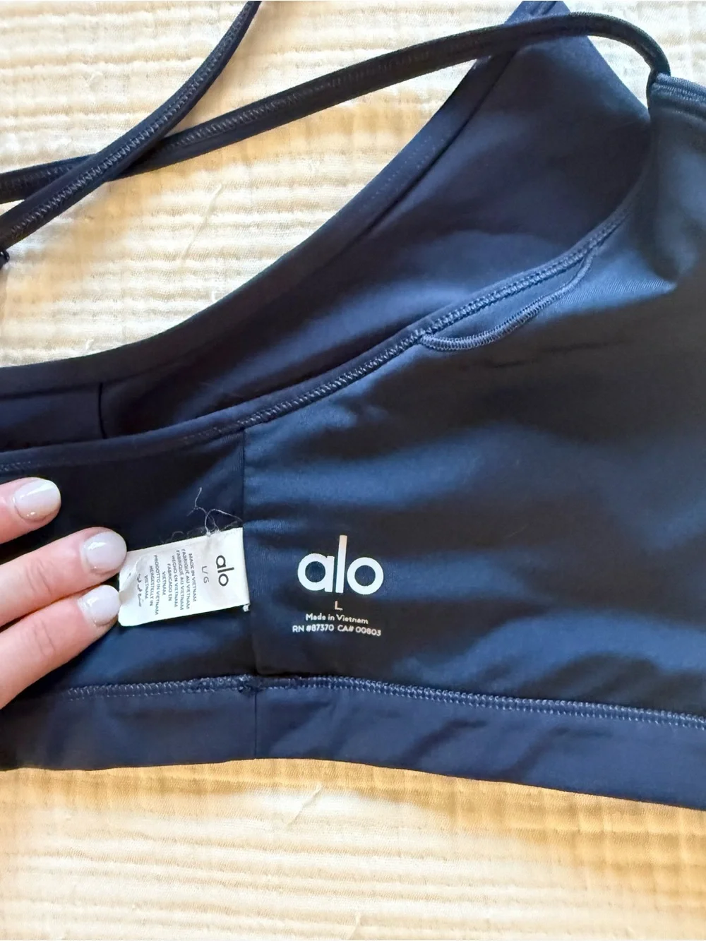 ALO Yoga color navy